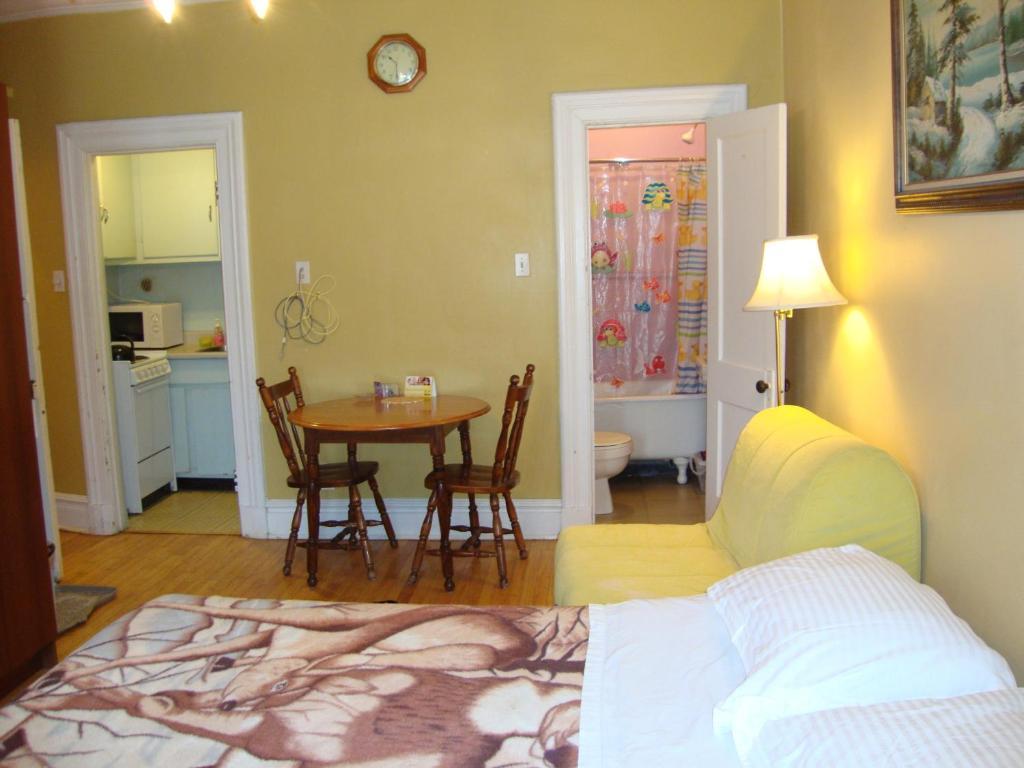 Hotel & Suites Place Des Arts Montréal Rum bild