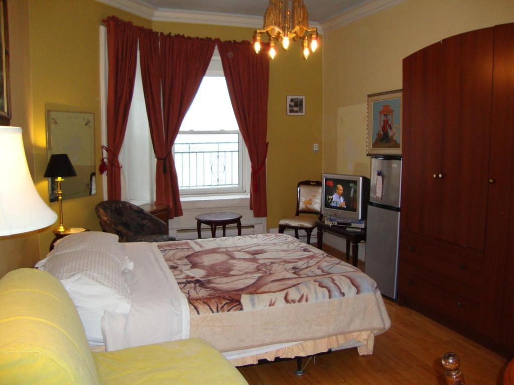 Hotel & Suites Place Des Arts Montréal Rum bild